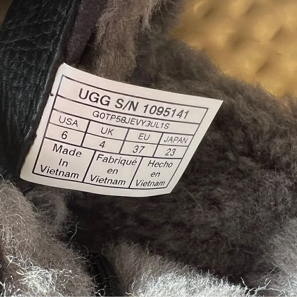 Ugg | Women's Adirondack Round Toe Leather & Suede Waterproof Booties | Size: 6